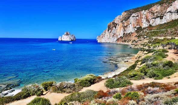 جزيرة ميلوس اليونانية وجهة سياحية هادئة ومغرية بالاكتشاف
