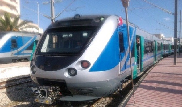   مصر اليوم - وزارة النقل المصرية تشارك المواطنين تثبيت أول قطار مونوريل على مساره