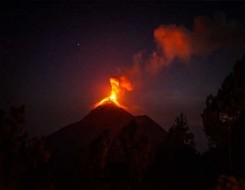   مصر اليوم - بركان شيفيلوتش في روسيا يقذف عمودا من الرماد البركاني ارتفاعه 6.5 كلم