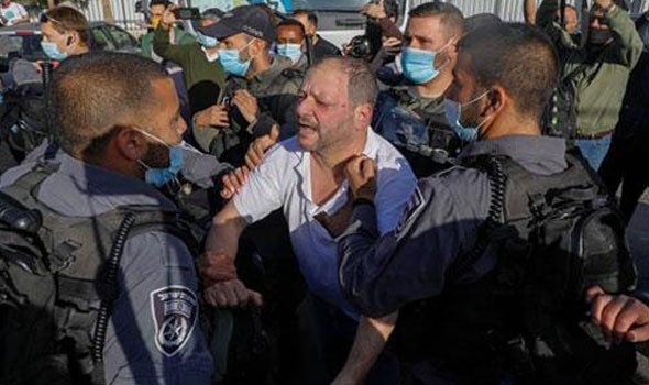  مصر اليوم - إصابة شرطي إسرائيلي بعملية طعن في القدس المحتلة والاحتلال يعدم المنفذ