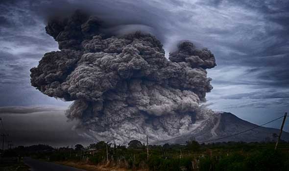   مصر اليوم - بدء ثوران بركان كلوتشيفسكي في شبه جزيرة كامتشاتكا الروسية