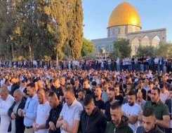   مصر اليوم - 100 ألف فلسطيني يؤدون صلاة الجمعة الأولى من رمضان في المسجد الأقصى