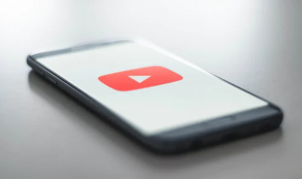 يوتيوب يحذف أكثر من 9000 قناة لإحتوائها على معلومات مضللة