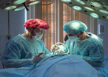   مصر اليوم - رفض زراعة قلب لمريض لم يتلقّ لقاح كورونا في مستشفى أميركي