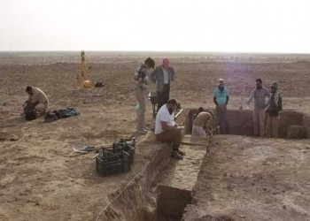   مصر اليوم - اكتشاف أحجار كريمة عمرها 2000 عام بقاع حمام روماني في بريطانيا