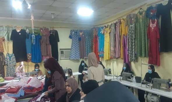   مصر اليوم - رئيس مدينة رأس غارب يتفقد مشغل الفتيات في النادي النسائي