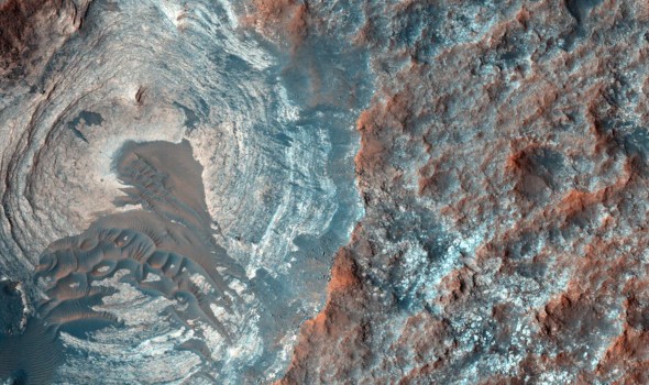   مصر اليوم - رواسب داكنة من الغبار تحت سطح المريخ تقدم دليلا على وجود نشاط بركاني