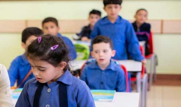   مصر اليوم - المخاطر التي تهدد الأطفال مع العودة إلى المدرسة حضورياً بدوام كامل بين كورونا والانفلونزا