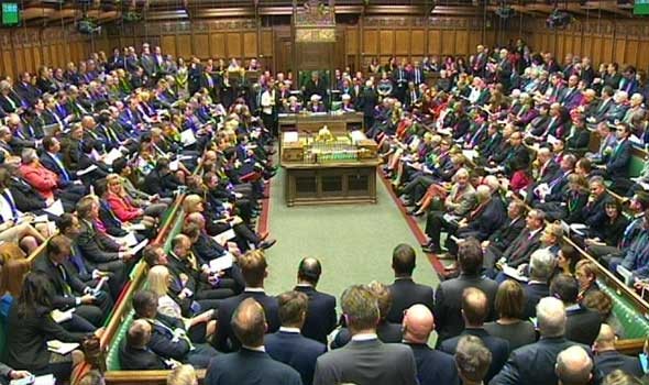 البرلمان البريطاني يقرّ قانون ترحيل المهاجرين إلى رواندا