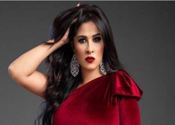   مصر اليوم - الفنانة ياسمين عبد العزيز تعود بقوة إلى الساحة الفنية