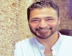   مصر اليوم - حميد الشاعري يعيد توزيع أغنية «عيون حريتي» بعد 39 عاما علي طرحها