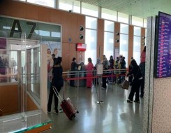  مصر اليوم - مطار لندن جاتويك يقلص عملياته بسبب الإجازات المرضية في برج المراقبة