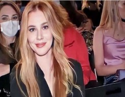   مصر اليوم - النجمة التركية التشين سانجو تصدم الجميع بتغيير لون شعرها البرتقالي