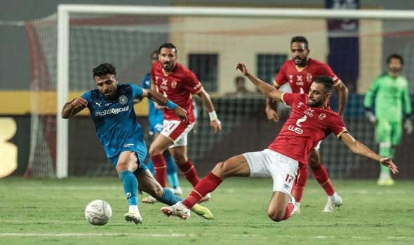 أزمة في خط وسط الأهلي قَبل مٌواجهة سيراميكا في الدوري الممتاز