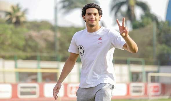 الأهلي يمدد عقد حارس الفريق مصطفى شوبير