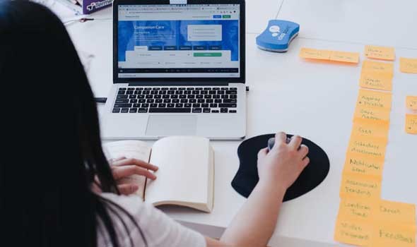 سامسونغ تعلن عن لوحة مفاتيح لاسلكية يمكنها الاقتران بثلاثة أجهزة إلكترونية في وقت واحد