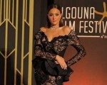   مصر اليوم - بشرى تفاجئ جمهورها بمغادرة الجونة قبل ساعات من انطلاق المهرجان السينمائي