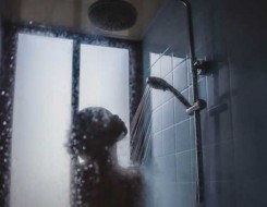   مصر اليوم - الاستحمام بالماء البارد قد يؤدي للتسمم