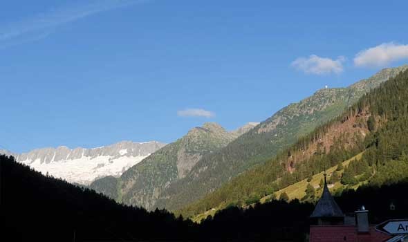 لمُحبات المغامرة استكشفي هذا الفندق المُثير في جبال الألب بسويسرا