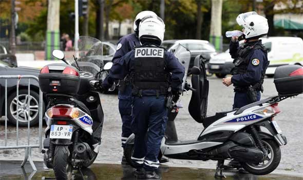   مصر اليوم - وفاة شخص نتيجة استخدام رجال شرطة فرنسيين أجهزة صعق في مداهمة