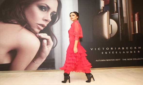   مصر اليوم - فيكتوريا بيكهام تُشارك في أسبوع الموضة بباريس للمرة الأولى