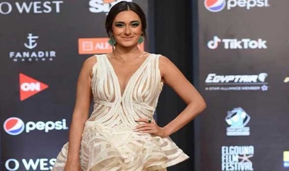   مصر اليوم - أمينة خليل تؤكد أن التمثيل لم يؤثر على شغفي في صناعة الموضة