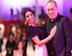   مصر اليوم - روجينا وأشرف زكي يدعمان ابنتهما خلال خوضها لأول تجربة مسرحية
