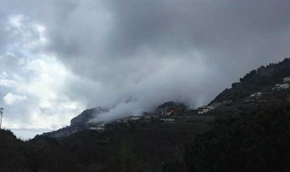   مصر اليوم - حريق في حقل نفطي بالفجيرة نتيجة سقوط حطام بعد اعتراض جوي