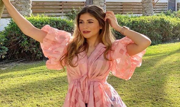   مصر اليوم - ملك قورة تحصل على الإقامة الذهبية بالإمارات