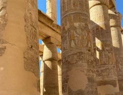  مصر اليوم - تعامد شمس الظهيرة علي معبد الكرنك في يوم الانقلاب الصيفي