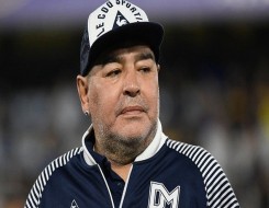   مصر اليوم - مرور عام على رحيل أسطورة كرة القدم الأرجنتيني دييغو مارادونا الذي هزم الإنكليز بـيد الله