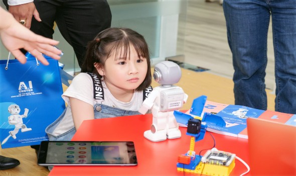 دراسة أمريكية تحذر من الآثار الصحية المبكرة للهواتف الذكية على الأطفال