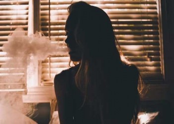   مصر اليوم - بريطانيا تقر قانوناً يمنع بعض الفئات العمرية من التدخين مدى الحياة