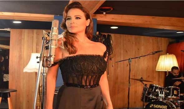   مصر اليوم - كارول سماحة تستعد لطرح أغنيتها الجديدة إجازة