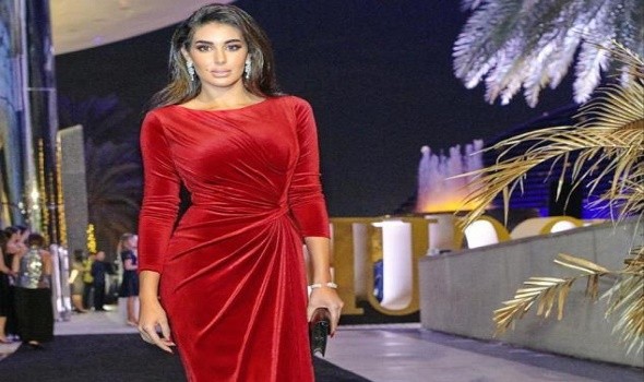   مصر اليوم - ياسمين صبري بفساتين سهرة أنيقة وناعمة