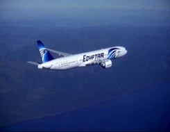   مصر اليوم - عودة طائرة مصر للطيران المتجهة إلى تونس لإنقاذ حياة راكبة أميركية