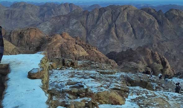   مصر اليوم - العلماء يَعثورن على حَفريات زواحف بحرية عملاقة في أعالي جبال الألب