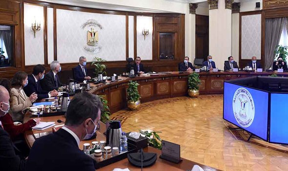   مصر اليوم - رئيس الوزراء المصري يُتابع خطط التوسع في إقامة مشروعات تحلية مياه البحر