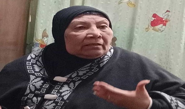   مصر اليوم - سهام إسماعيل الأم المثالية في بني سويف ربت 30 طفلاً وراعت ابنها القعيد