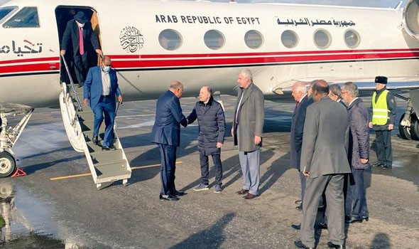  مصر اليوم - وزير الخارجية المصري يصل موسكو ضمن وفد وزاري عربي لإيجاد حل للأزمة في أوكرانيا