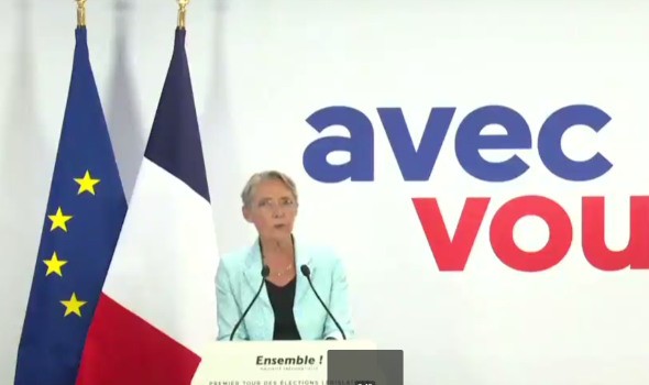 الرئيس الفرنسي يرفض استقالة رئيسة الوزراء إليزابيث بورن