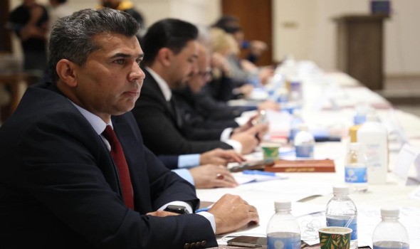   مصر اليوم - العراق يؤكد أنه لن يكون مستودعاً دائماً للإرهابيين الأجانب بعد استقبال محتجزين من تنظيم الدولة من سوريا