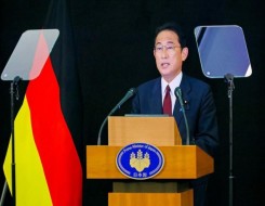   مصر اليوم - إجلاء رئيس وزراء اليابان بعد سماع دوي انفجار أثناء إلقائه خطابا