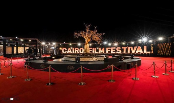   مصر اليوم - فستان هند عاكف يثير جدلا في افتتاح مهرجان القاهرة السينمائي