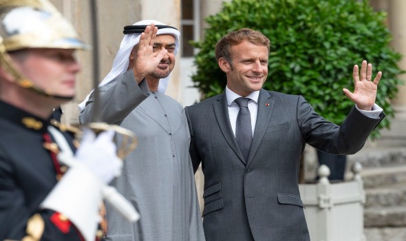   مصر اليوم - استقبال استثنائي للرئيس الإماراتي وتقليده أعلى وشاح للجمهورية الفرنسية