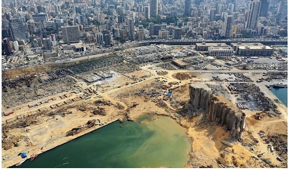   مصر اليوم - انهيار أجزاء جديدة من صوامع القمح في مرفأ بيروت
