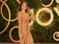   مصر اليوم - أفكار لفساتين أنيقة باللون الذهبي للمناسبات الخاصة