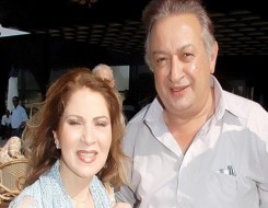   مصر اليوم - نور الشريف يروي قصة حبه وزواجه من الفنانة بوسي في لقاء نادر