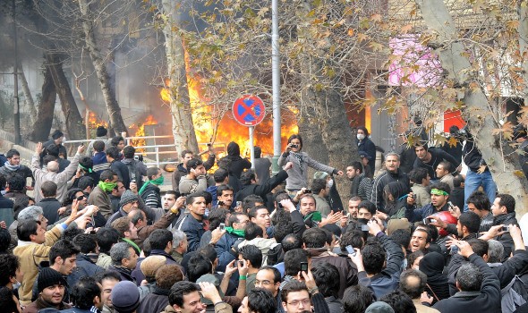   مصر اليوم - احتجاجات إيران تتواصل والشرطة تهدَّد بمواجهة المحتجين بقوة وتلويح غربي بعقوبات