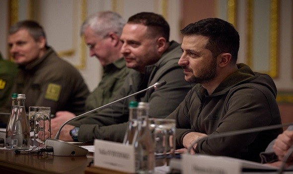   مصر اليوم - مداهمة مقر رئيس مكتب زيلينسكي على خلفية قضية فساد بقطاع الطاقة